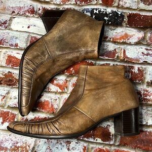 Mitica Brown leather booties